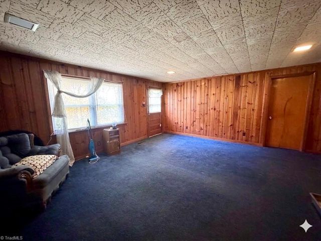 160 NE Motor Road, Winston-salem, NC 27105