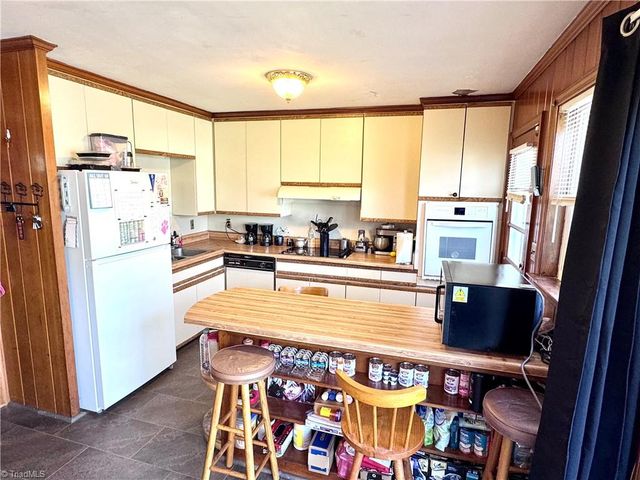 160 NE Motor Road, Winston-salem, NC 27105