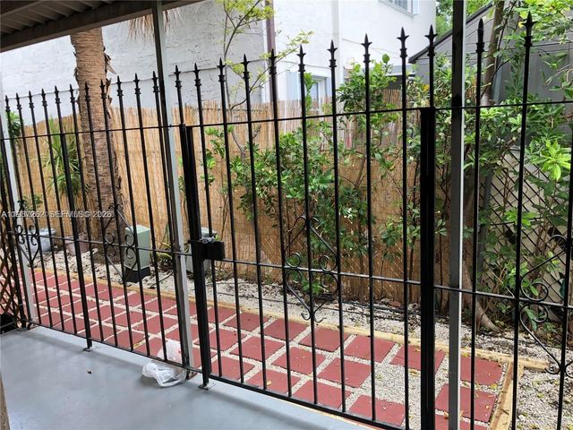 6530 W 2nd Ct 1, Hialeah, FL 33012