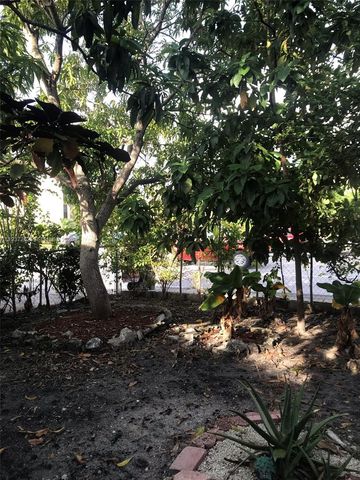 6530 W 2nd Ct 1, Hialeah, FL 33012