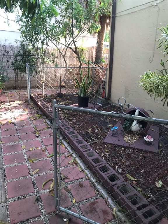 6530 W 2nd Ct 1, Hialeah, FL 33012