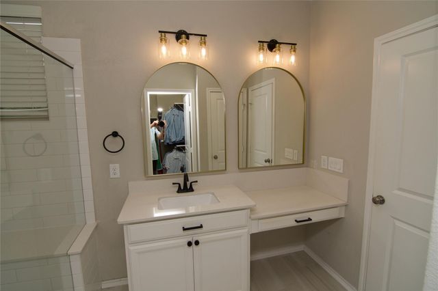 10957 Cannes Memorial Drive, Houston, TX 77043