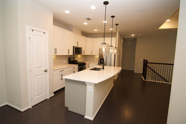 10957 Cannes Memorial Drive, Houston, TX 77043