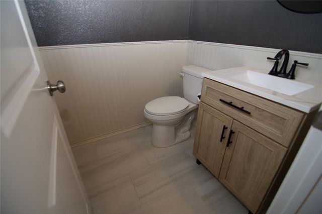 10957 Cannes Memorial Drive, Houston, TX 77043