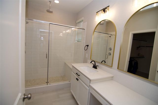 10957 Cannes Memorial Drive, Houston, TX 77043