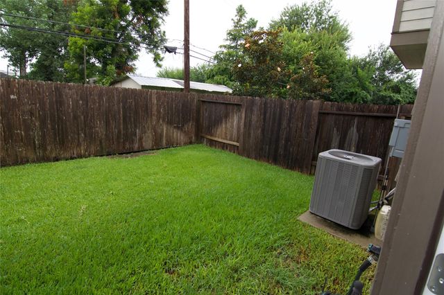 10957 Cannes Memorial Drive, Houston, TX 77043