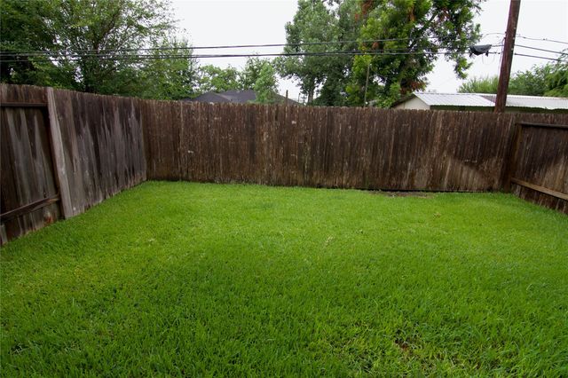10957 Cannes Memorial Drive, Houston, TX 77043
