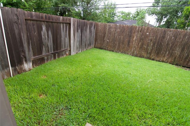 10957 Cannes Memorial Drive, Houston, TX 77043
