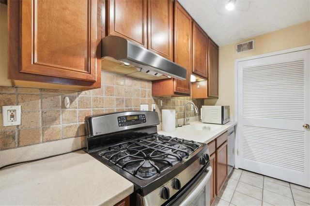 6822 GLENRIDGE Drive D, Atlanta, GA 30328