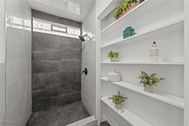 375 Big Bend Circle, Barberton, OH 44203