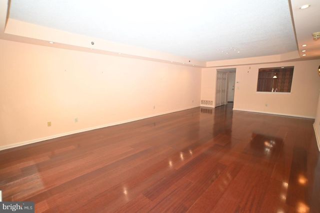 8200 CENTENNIAL STA, Warminster, PA 18974