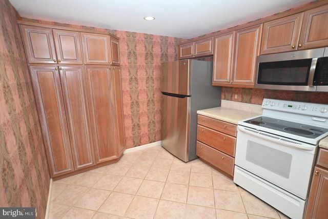 8200 CENTENNIAL STA, Warminster, PA 18974