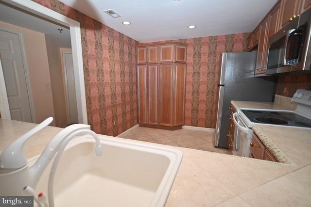 8200 CENTENNIAL STA, Warminster, PA 18974