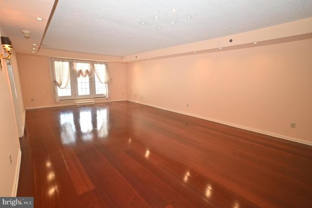 8200 CENTENNIAL STA, Warminster, PA 18974