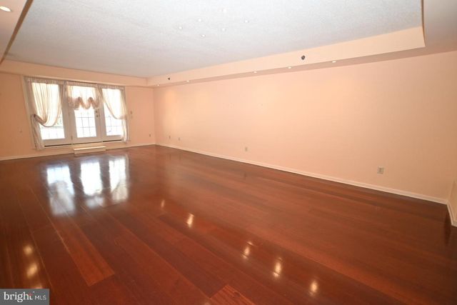 8200 CENTENNIAL STA, Warminster, PA 18974