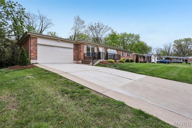 9616 Yorkshire Estates Drive, Crestwood, MO 63126