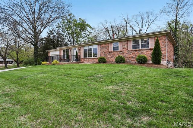 9616 Yorkshire Estates Drive, Crestwood, MO 63126