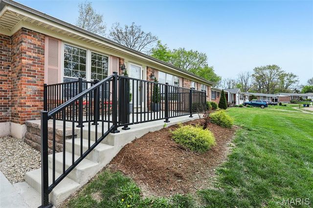9616 Yorkshire Estates Drive, Crestwood, MO 63126