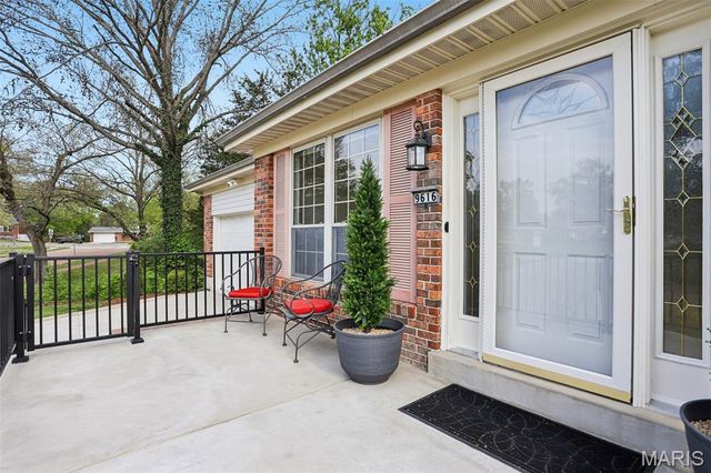 9616 Yorkshire Estates Drive, Crestwood, MO 63126