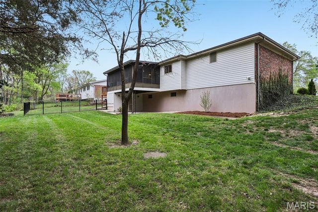 9616 Yorkshire Estates Drive, Crestwood, MO 63126