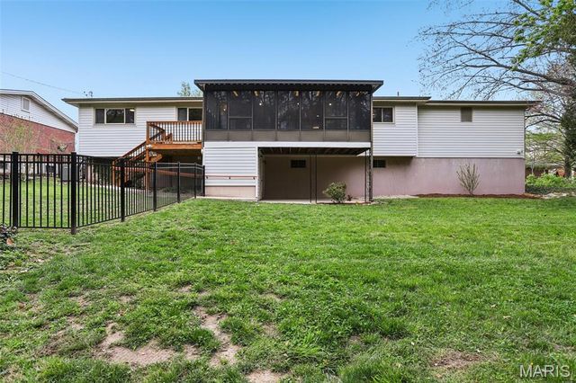 9616 Yorkshire Estates Drive, Crestwood, MO 63126