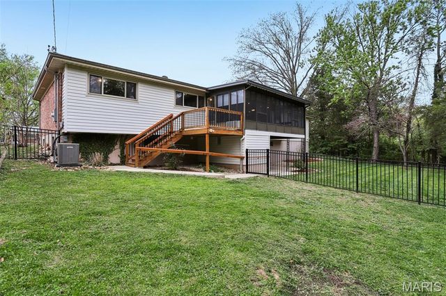 9616 Yorkshire Estates Drive, Crestwood, MO 63126