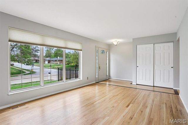 9616 Yorkshire Estates Drive, Crestwood, MO 63126
