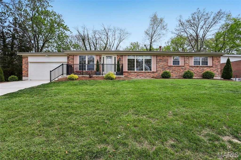 9616 Yorkshire Estates Drive, Crestwood, MO 63126