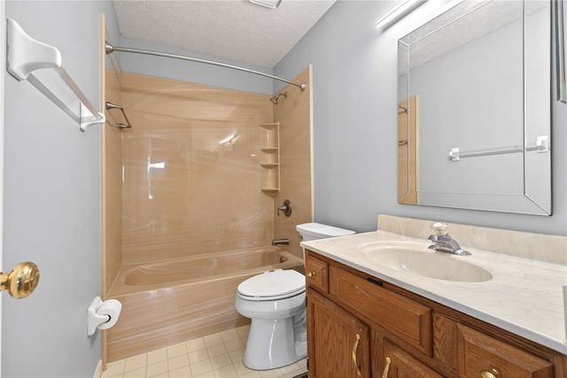 40 Turnberry Court, Springboro, OH 45066