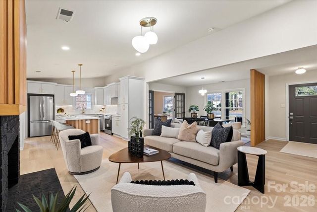 6900 Valley Haven Drive, Charlotte, NC 28211