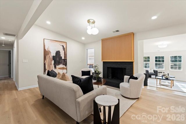 6900 Valley Haven Drive, Charlotte, NC 28211