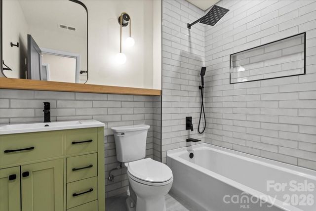 6900 Valley Haven Drive, Charlotte, NC 28211