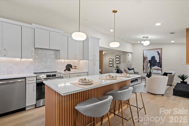 6900 Valley Haven Drive, Charlotte, NC 28211