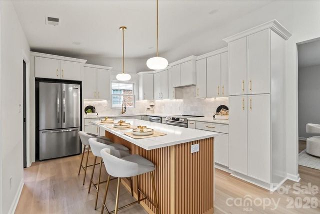 6900 Valley Haven Drive, Charlotte, NC 28211