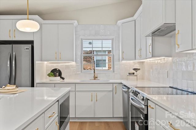 6900 Valley Haven Drive, Charlotte, NC 28211