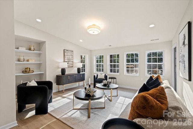 6900 Valley Haven Drive, Charlotte, NC 28211