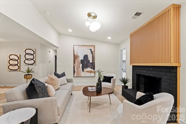 6900 Valley Haven Drive, Charlotte, NC 28211