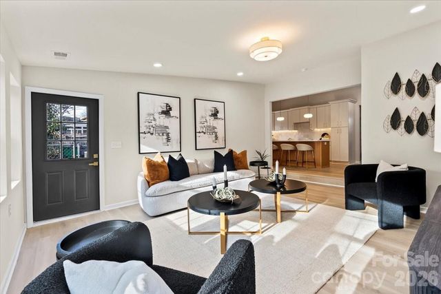 6900 Valley Haven Drive, Charlotte, NC 28211