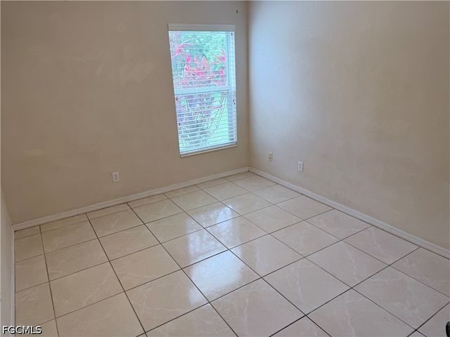 9728 Gladiolus Bulb LOOP, Fort Myers, FL 33908
