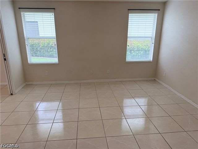 9728 Gladiolus Bulb LOOP, Fort Myers, FL 33908