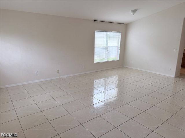 9728 Gladiolus Bulb LOOP, Fort Myers, FL 33908