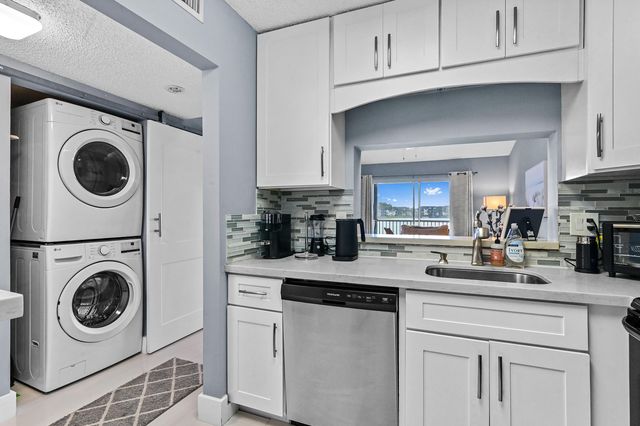5530 Lakeside Drive 203, Margate, FL 33063
