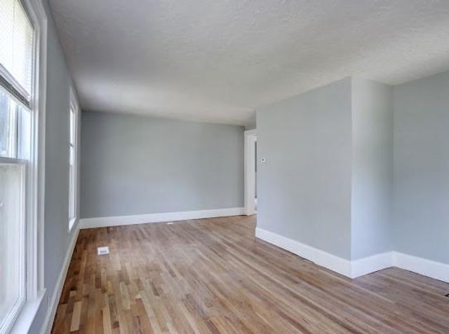 1511 W Walnut Street, Independence, MO 64050