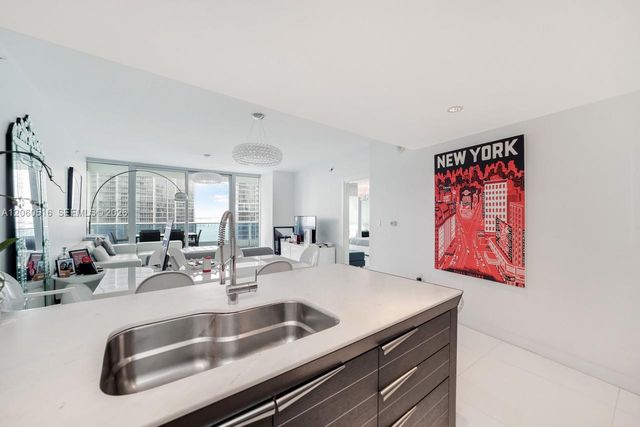 200 Biscayne Boulevard Way 4006, Miami, FL 33131