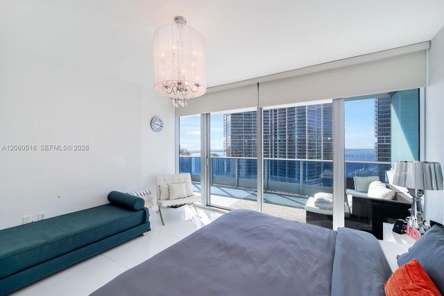 200 Biscayne Boulevard Way 4006, Miami, FL 33131