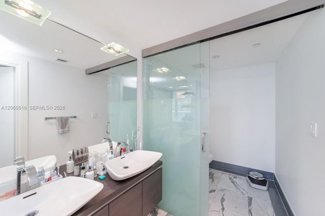 200 Biscayne Boulevard Way 4006, Miami, FL 33131