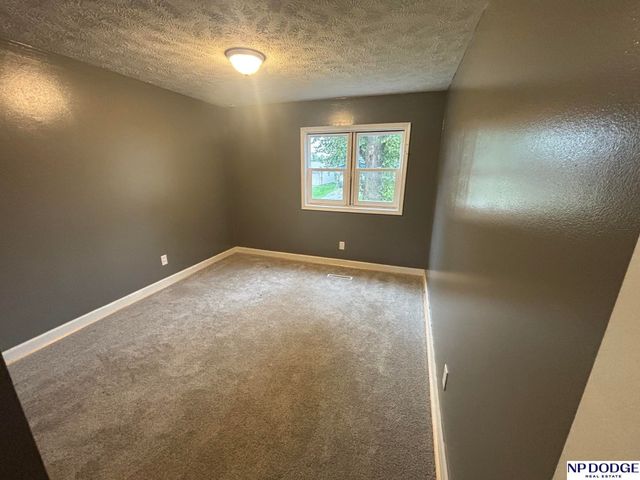 5220 Mary Street, Omaha, NE 68152