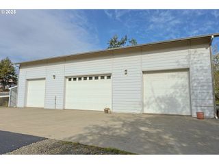 565 LINDY Ln, Coos Bay, OR 97420