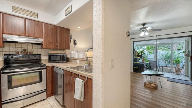 4906 25TH STREET W 107, Bradenton, FL 34207