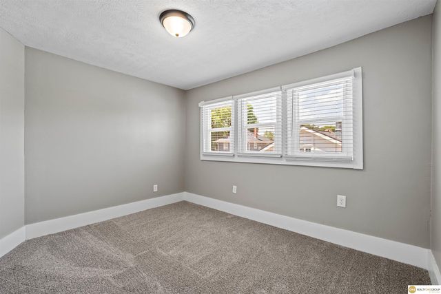 823 N H Street, Fremont, NE 68025